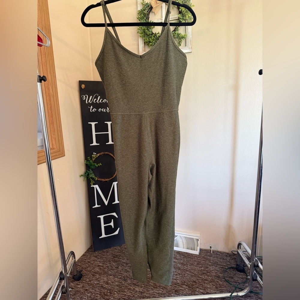 Old Navy  Women’s Onsie Athletic Cloud+ Sleeveless 7/8 Bodysuit Size Lar… - Picture 4 of 12